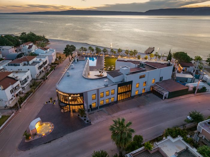 Mavi saatte otel