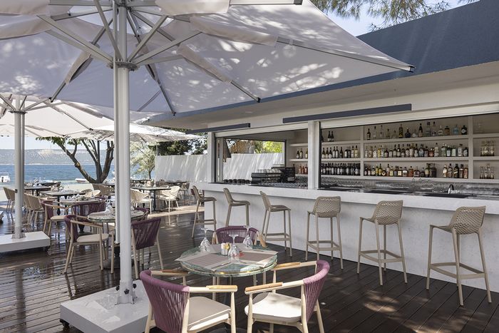 Bar ve lounge oturma alanı